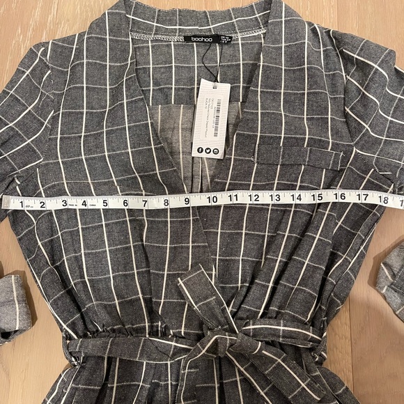 Boohoo gray and white quarter/long sleeve romper - Picture 4 of 4